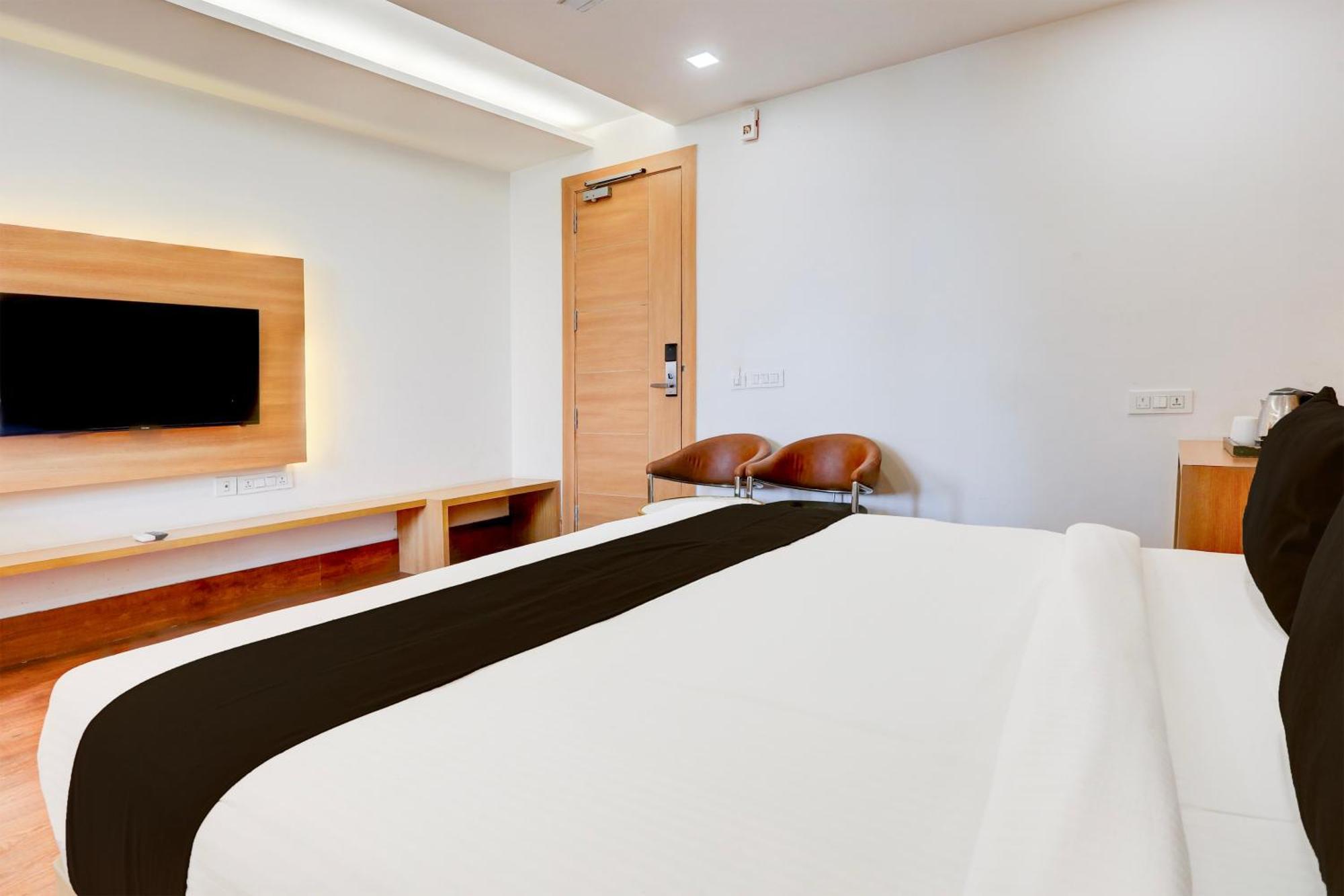 Palette Calista Premium Resort Samalkha Exterior photo