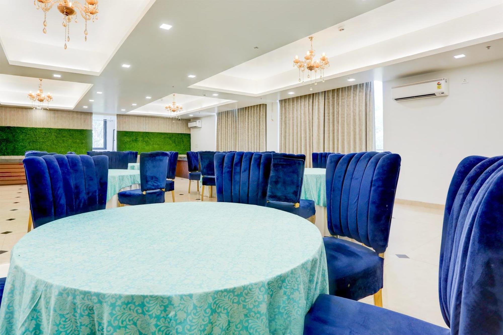 Palette Calista Premium Resort Samalkha Exterior photo