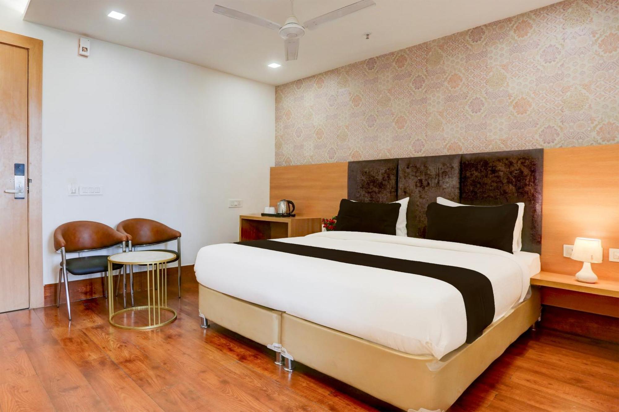Palette Calista Premium Resort Samalkha Exterior photo